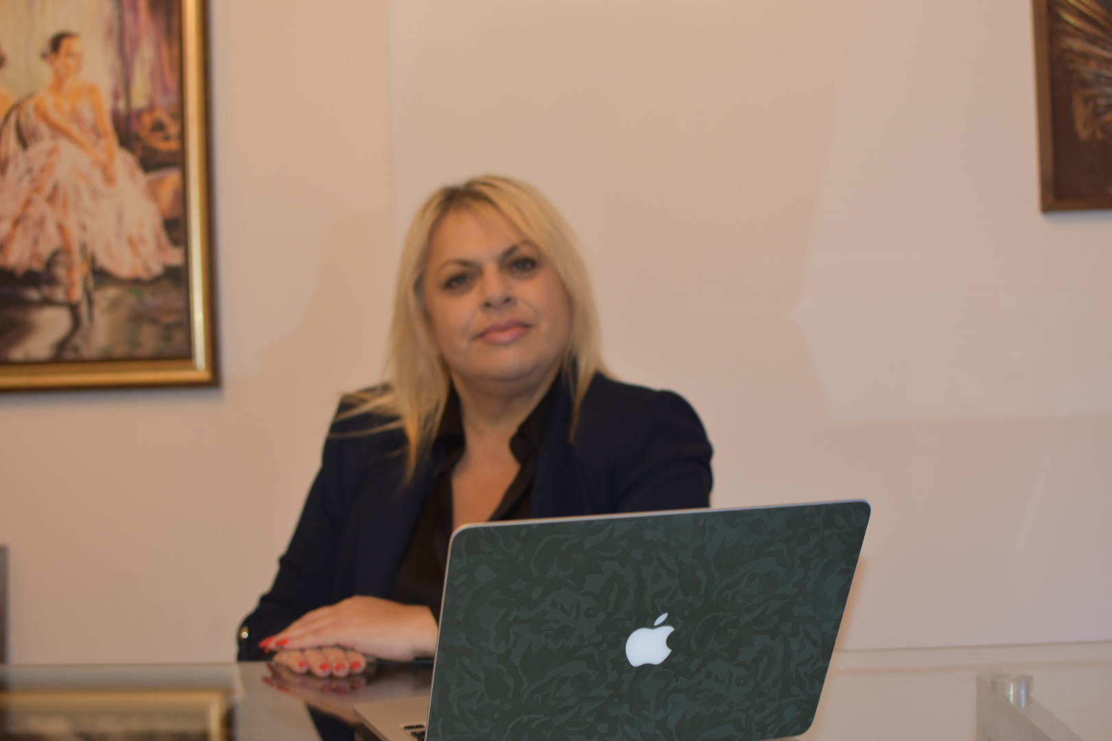 Laura Mirela Iusein: Abilități Remarcabile de Management și Conducere Eficientă