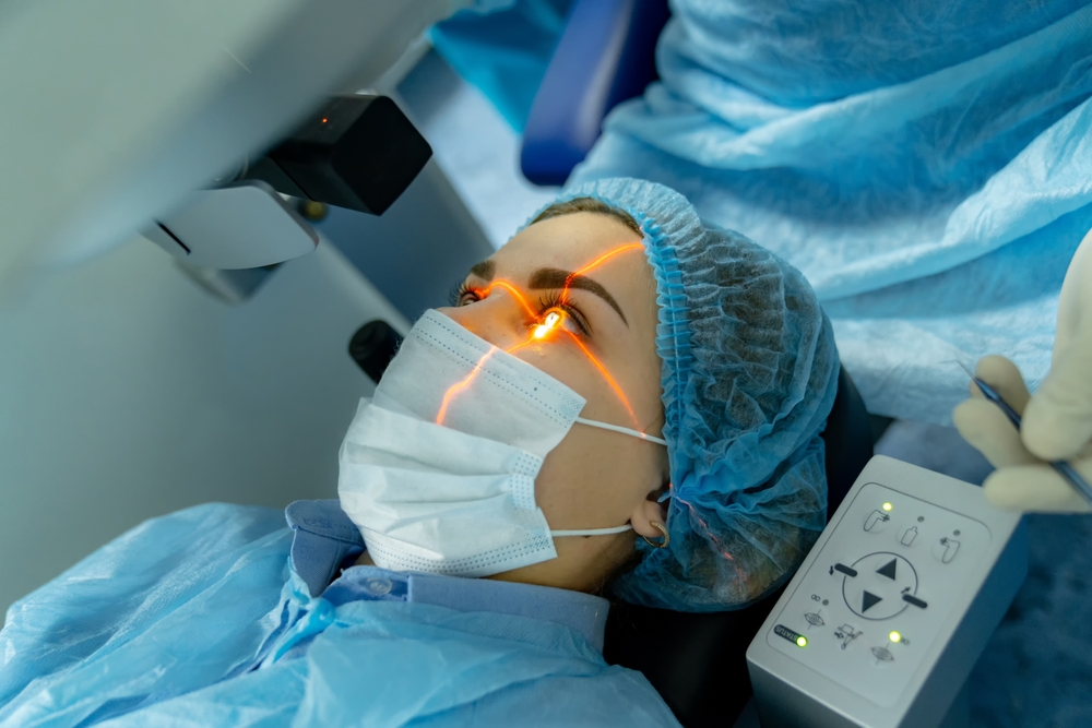 Afla ce presupune procedura smile la Ama Optimex, cum decurge recuperarea in 48-72 de ore si care sunt criteriile.